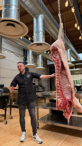 BBQ Valley Masterclass of 'Head to Tail' Carving a Pig (11496)