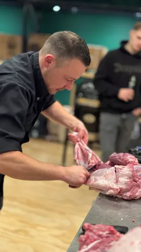 BBQ Valley Masterclass of 'Head to Tail' Carving a Pig (11496)