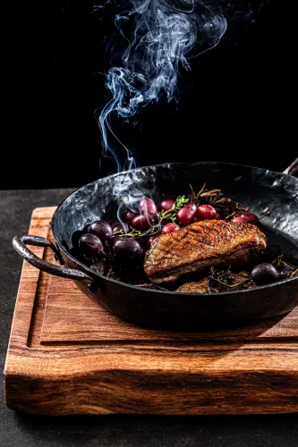 Forged Forged Acacia Wood Cutting Board Medium (EsCutBrdNatM)