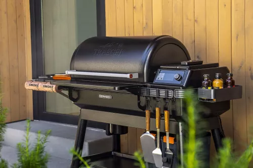 Traeger Traeger IRONWOOD XL Pellet Grill (TFB93RLGI)